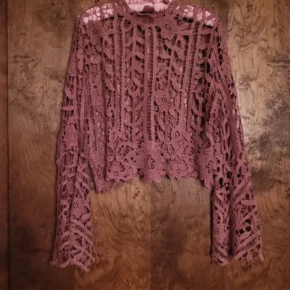 Unique Piece Feminine Boho Crochet Lace Bell Sleeve Top  M - Picture 2 of 7